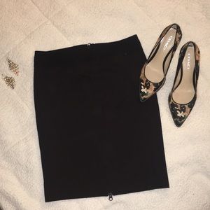 Black Guess skirt